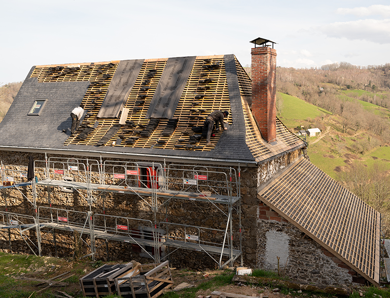 rénovation toiture en ardoise d'une maison bigourdane