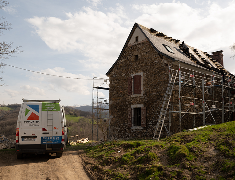 réfection d'une toiture ardoise par les charpentiers Troyano