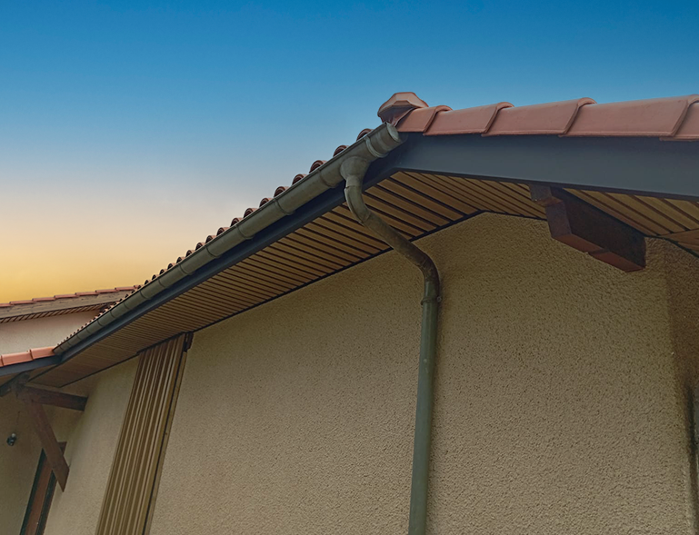 façade de maison avec bardage extérieur bois en lames horizontales