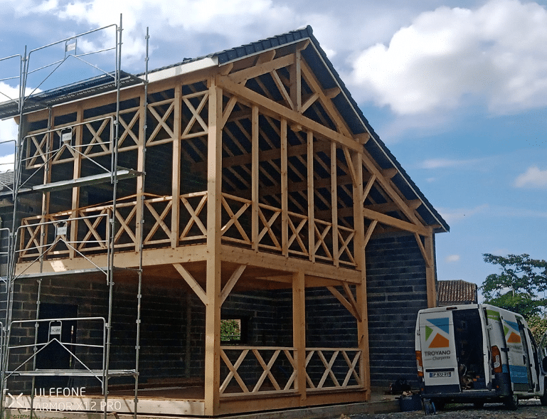 structure bois pour terrasse étagé avec balcon bois façon art déco
